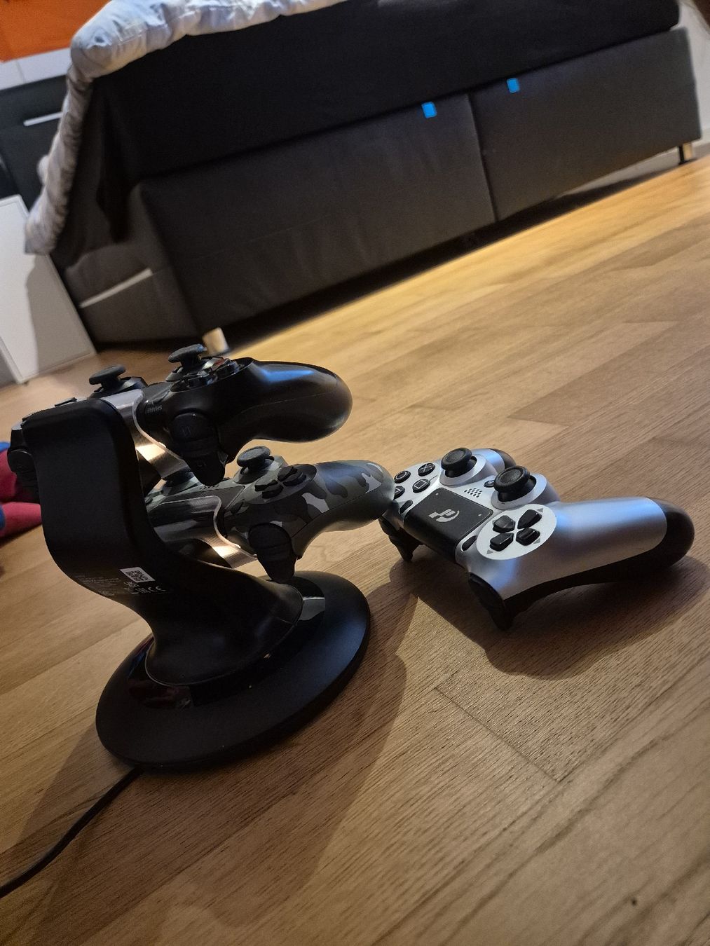 Sony Console: PS4 Slim Silber Bundle: 3 Controller (GT-Edit), 2 Games – Usato da Schüpfheim venduto da zemp00 1