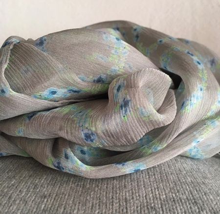 Phine Schal Seide Chiffon Blumen Kränzchen grau 100% Seide