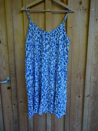 Blau-weisses Sommerkleid von mbym Gr. L - 422187