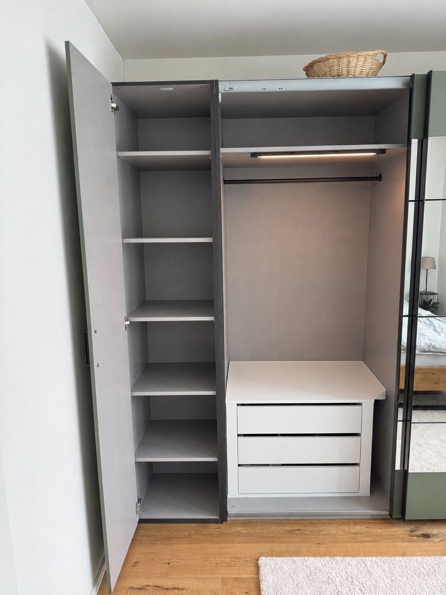 Livique Armoires: Kleiderschrank mit Schiebetüren – D'occasion à Oberurnen par ghidoluc 2