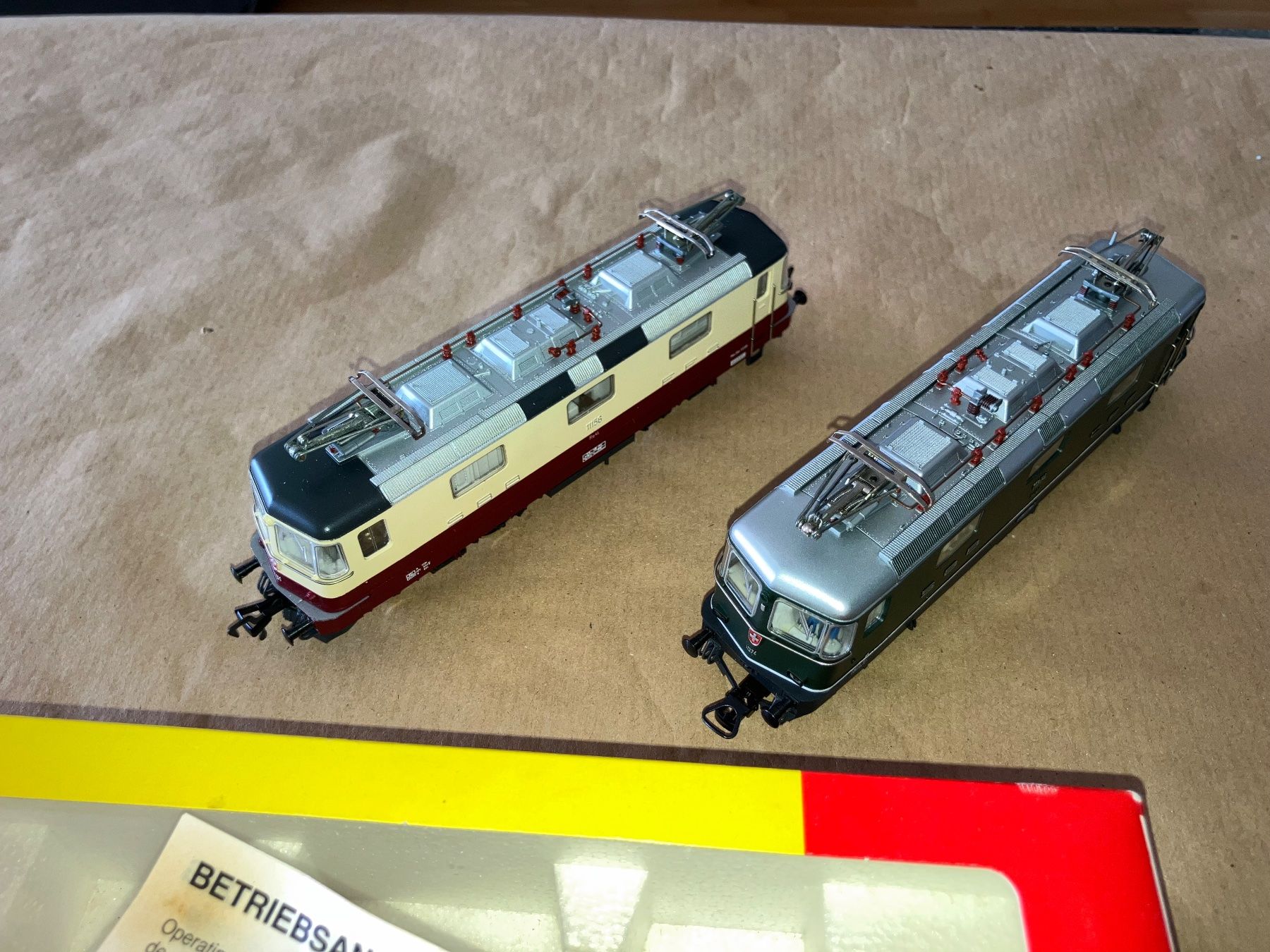 Fleischmann Modellini di ferrovie: 2 Stk. Fleischmann Re 4/4'', TEE und grün, 2-L Glechstrom – Difettoso da Bütschwil venduto da Semaphor 6