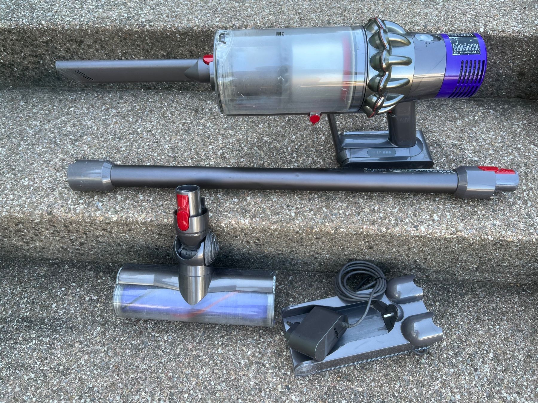 Dyson Aspirapolveri & Accessori: Dyson V10 Staubsauger – Usato da Magden venduto da Hornet2 1