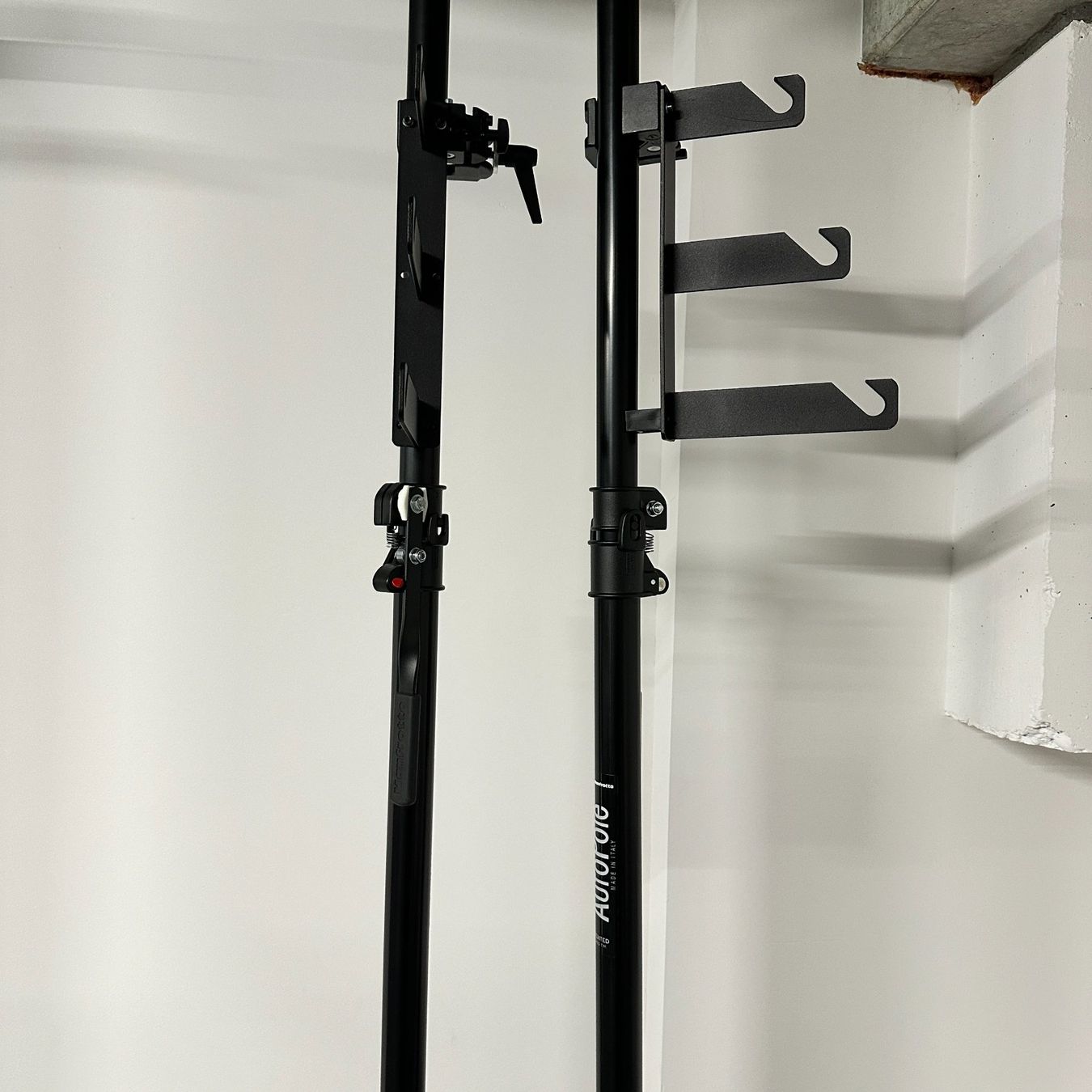 Manfrotto Trépieds & Accessoires: 2x Manfrotto Autopole 032B + Manfrotto 044 Triple Hooks – D'occasion à Lommis par Ingoeli 1