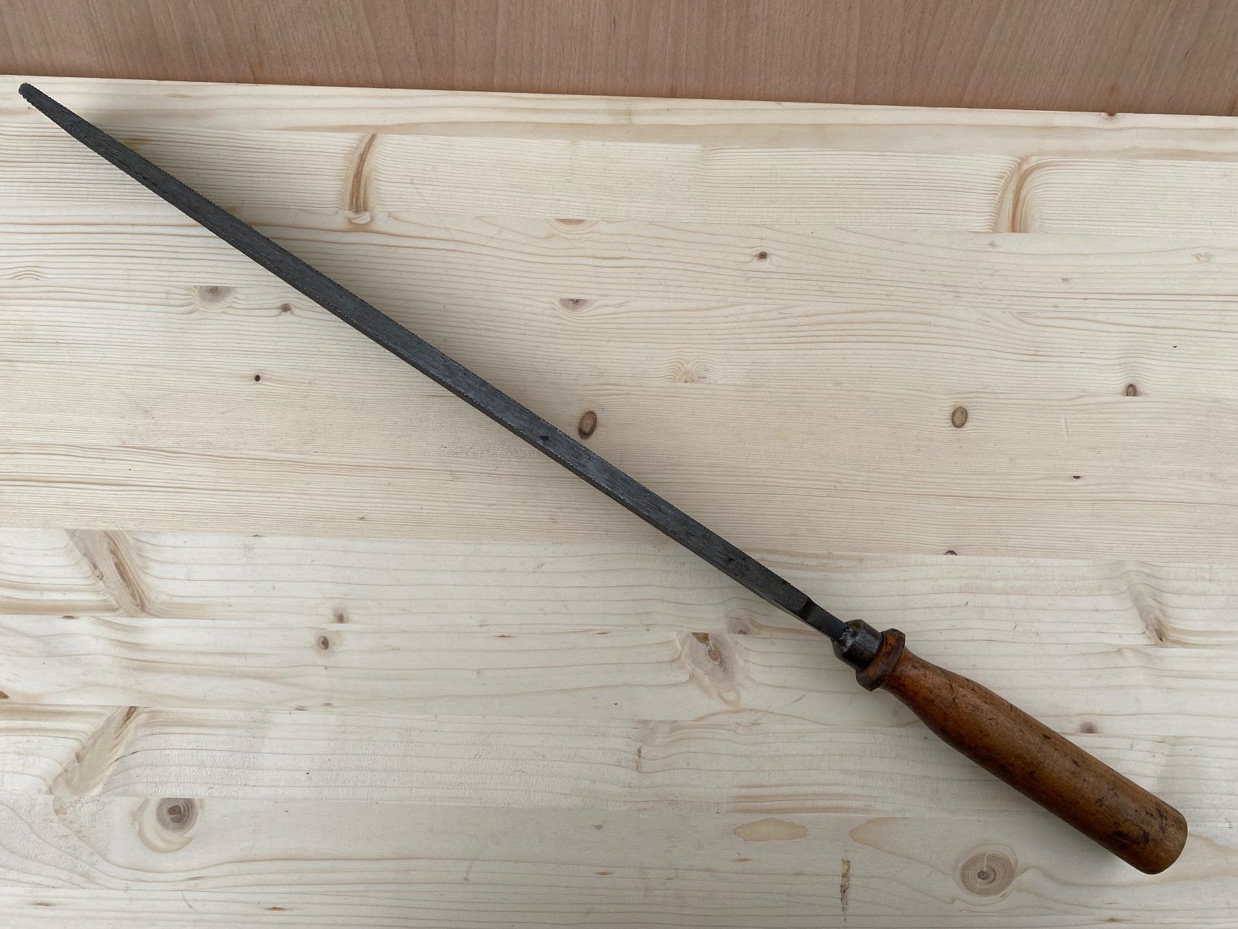 Tutti gli attrezzi: grosse Baiter Suisse Feile mit Holzgriff – Usato da Feldbach venduto da Olive1 2