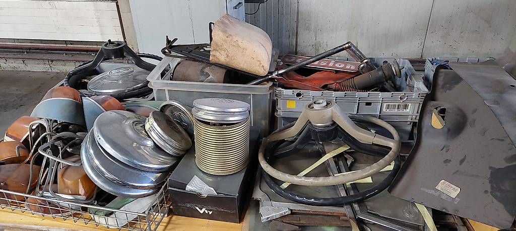 Tutti pezzi di ricambio auto: Diverse VW Käferteile zu verkaufen – Usato da Tuggen venduto da chrigi.9 2