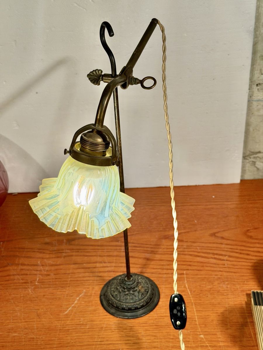 Lampade: Antique Table Lamp, Glass Shade, Metal Base – Usato da Lausanne venduto da artnouveau04 1