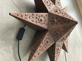 AUSSERGEWÖHNLICHER METALL - STERN BELEUCHTET