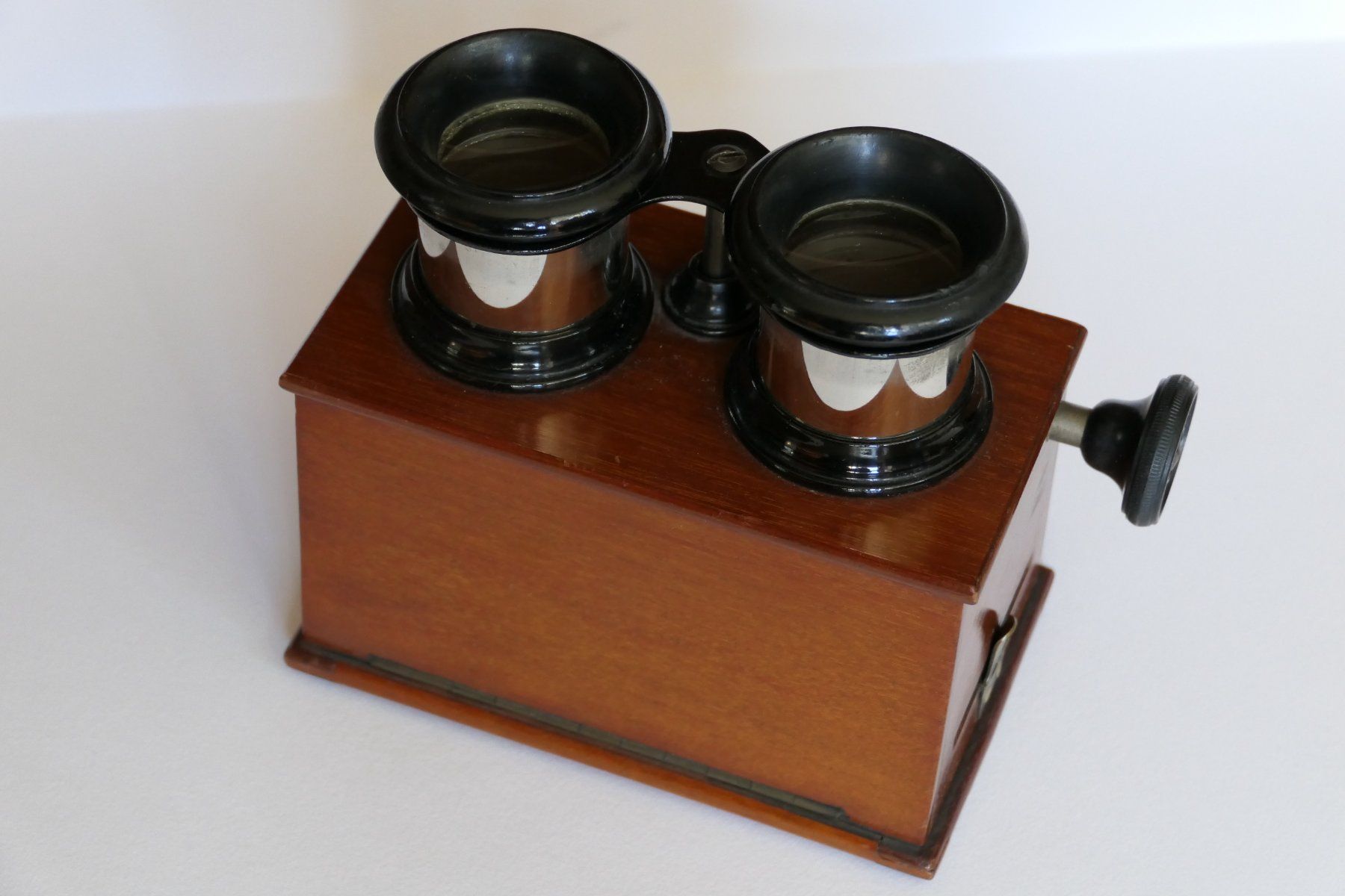 Fotocamera: Antikes Stereoskop-Set Handviewer + 38 originale Glasplatten – Usato da Greifensee venduto da Freakler
