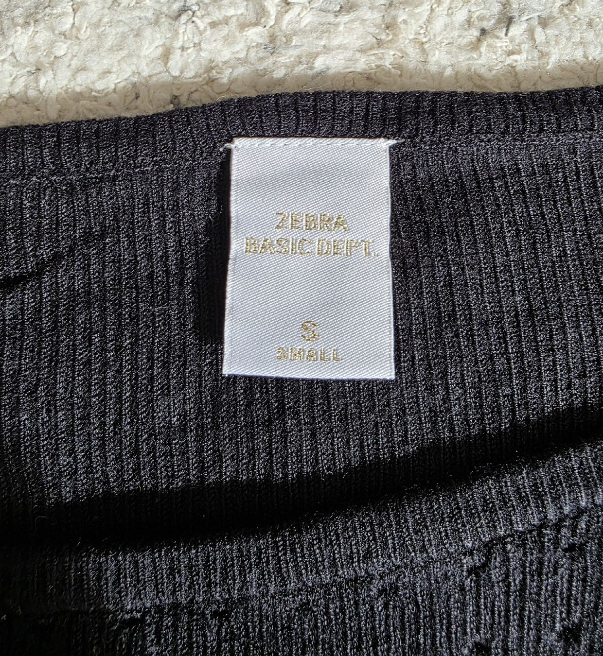 Zebra Tops: Pull noir Zebra - taille S – Gebraucht aus Vevey von Renka2011 2