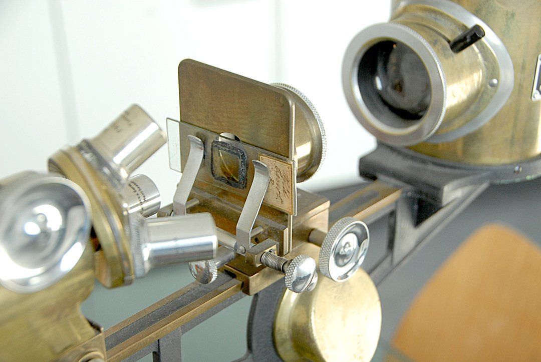 Microscopi: Flatters & Garnett Precision Micro-Projector – Usato da Zürich venduto da AuctionAlan 3