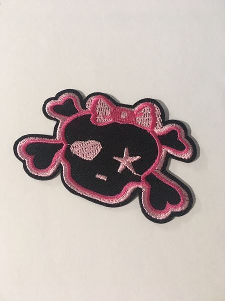 Altro in  Abbigliamento & Accessori: Hello KittyTotenschädel Badge / Aufnäher – Nuovo e nell'imballaggio originale da Ostermundigen venduto da Mcone