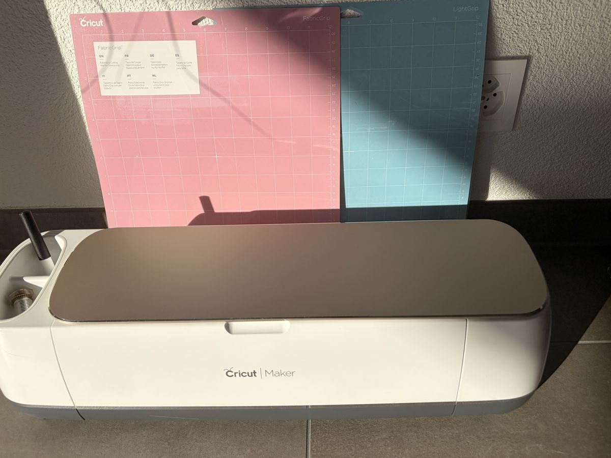Cricut Kit bricolage: Machine de découpe Cricut Maker avec accessoires – Nuovo (secondo la descrizione) da Le Mont-sur-Lausanne venduto da it-sell 5