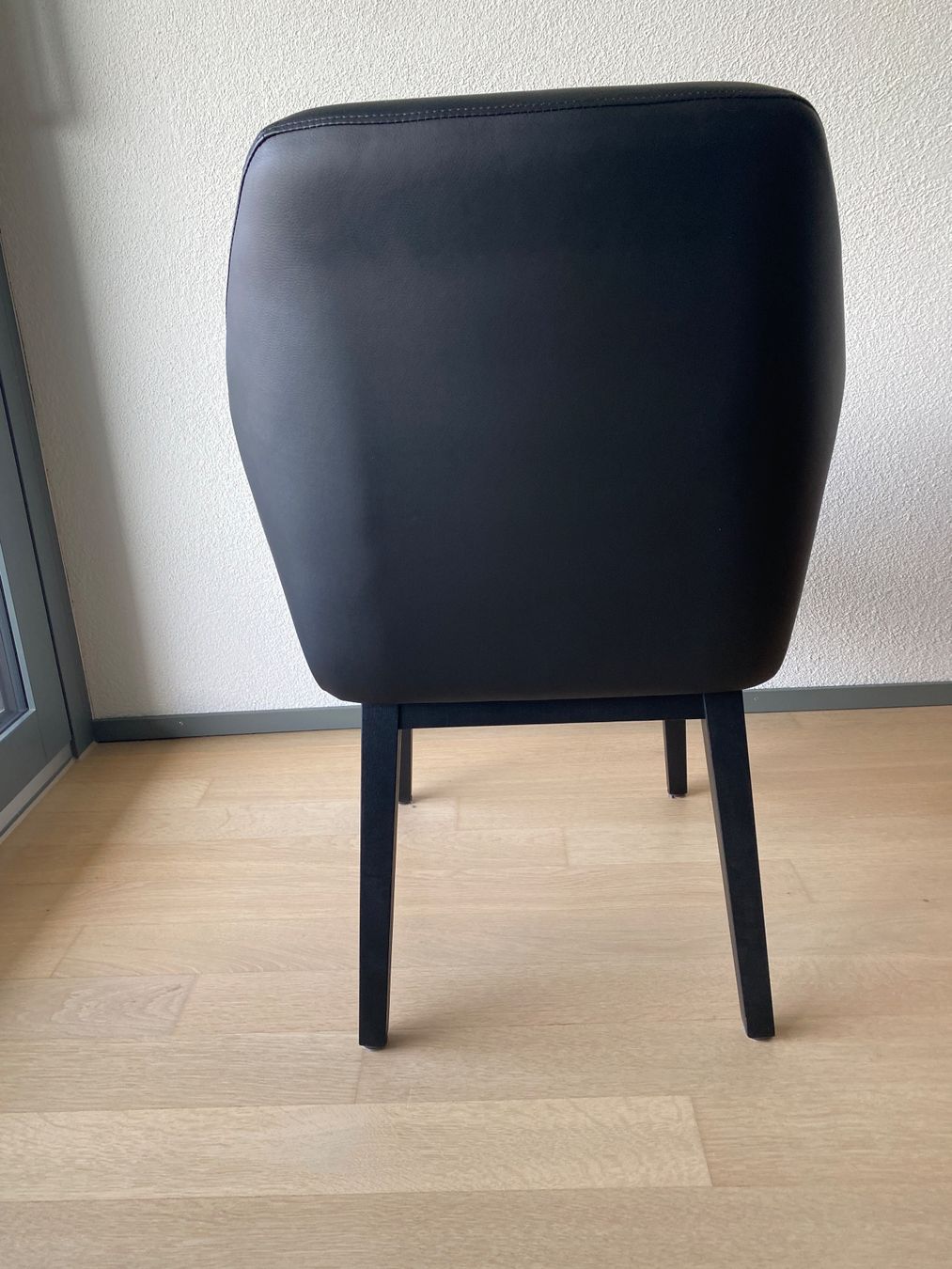 Stühle: 6 schwarze Stühle GRATIS abholbar – Gebraucht aus Uetikon am See von Fatushfatush 3