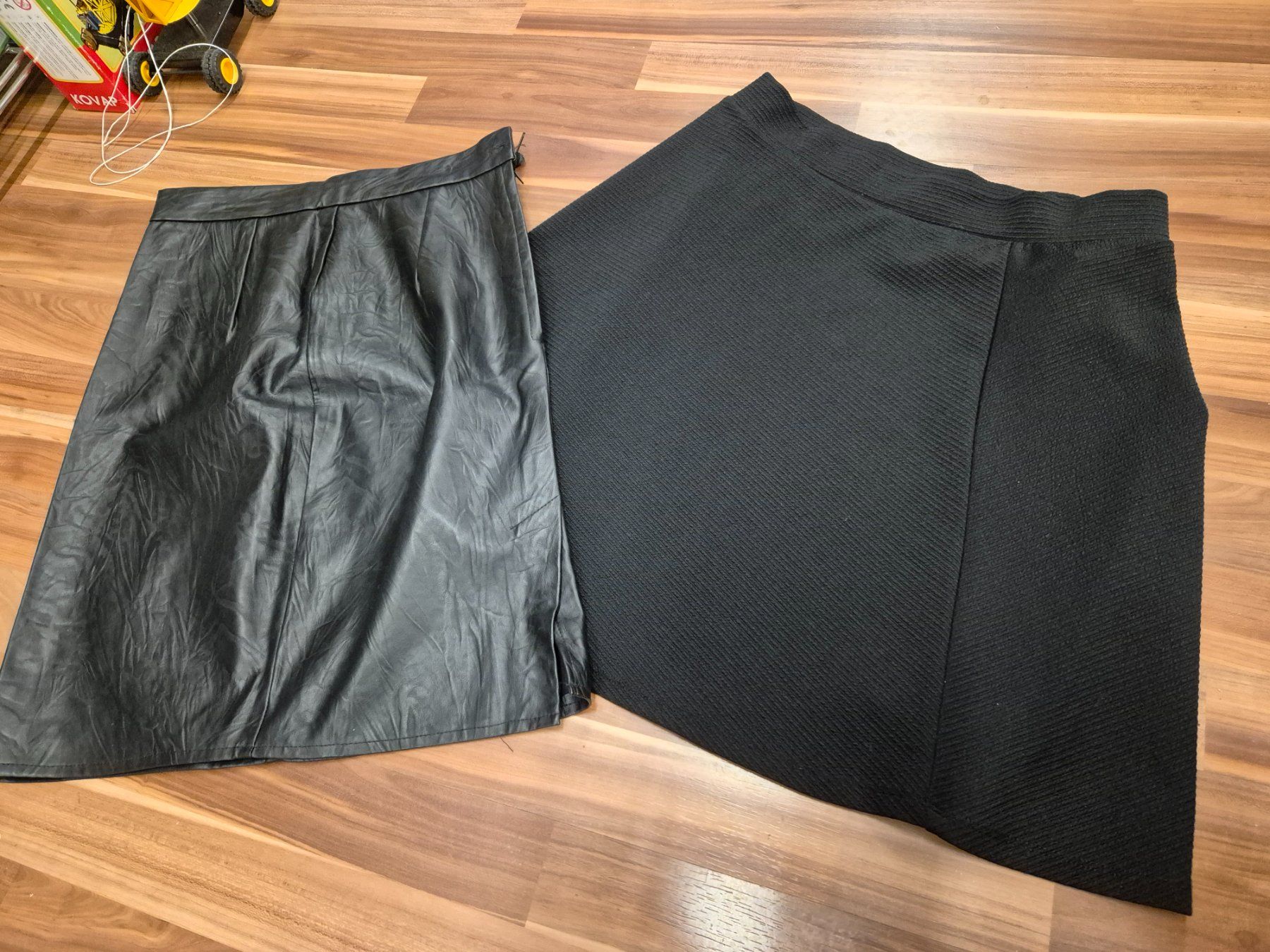 Gonne: 2 Schwarze Röcke, Gr. 40, elegant K35 – Usato da Schwarzenburg venduto da Flamingo07