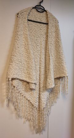 Gestrickter Überwurf, Cape, Umhang cremeweiss