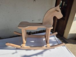 Neues Holz Schaukelpferd aus liebevoller Handarbeit