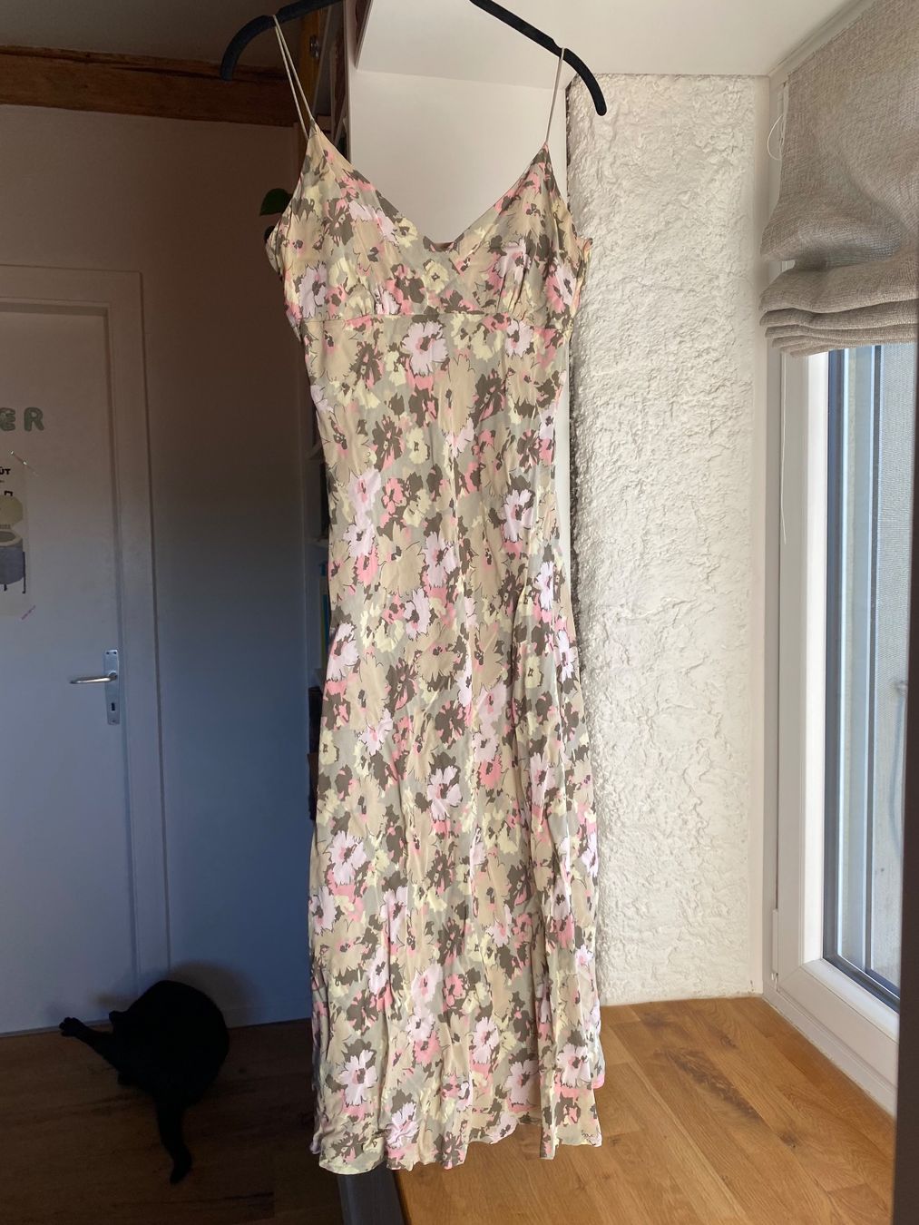 H&M Robes: Robe simple beige – D'occasion à pont-la-ville par dia_tt5h 3