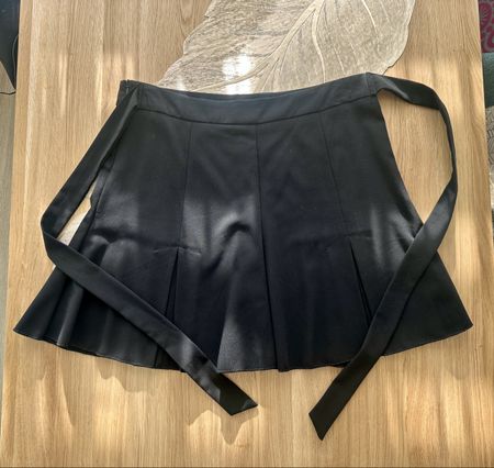 Faltenrock/Jupe schwarz mit Rückenschleife – Gr. L/XL (neu)