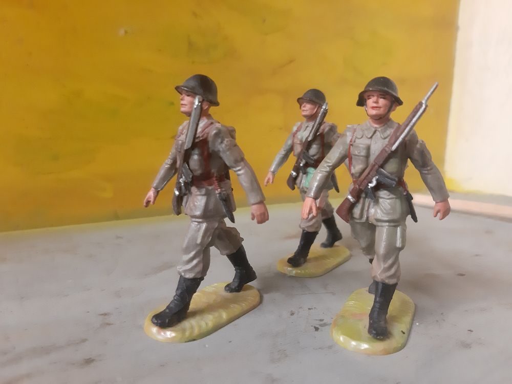 Elastolin Jouets: Fantassins suisses en tenue d'assaut – D'occasion à Monthey par Jmbois 1