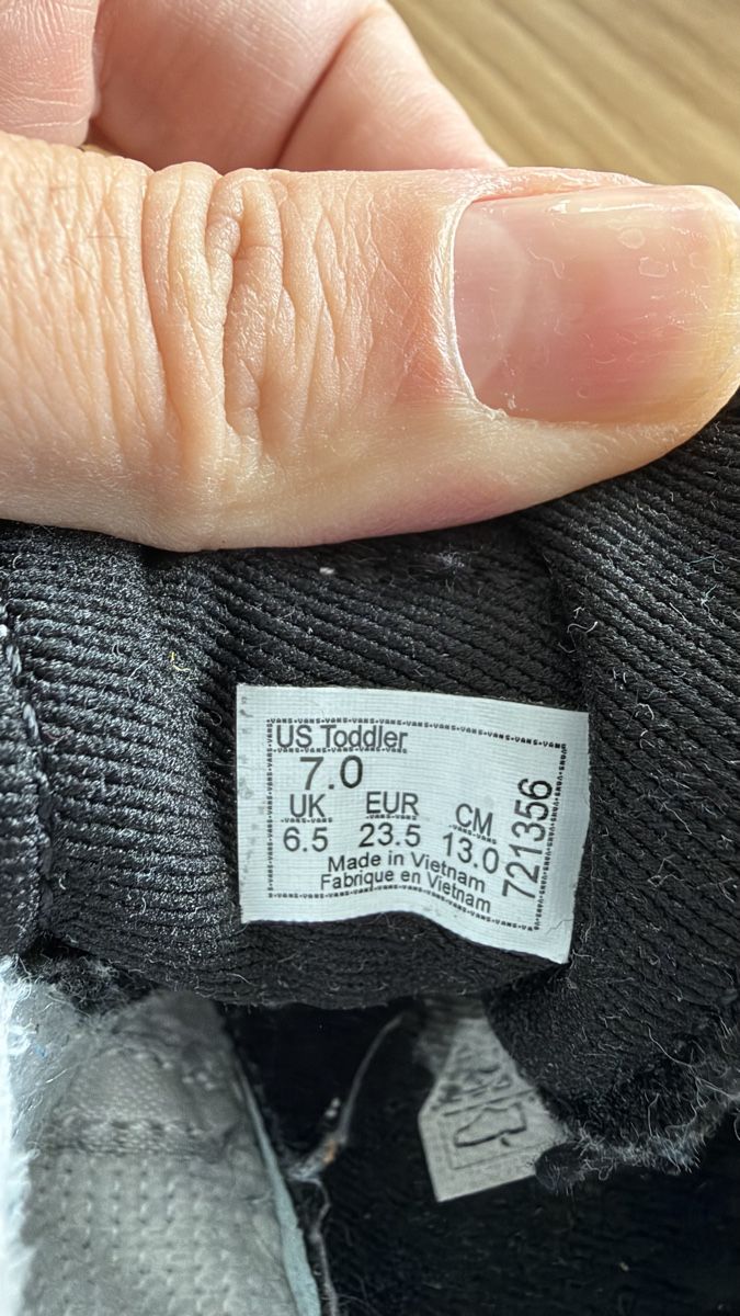 Vans Schuhe für Jungen: Vans enfant taille 23.5 – Gebraucht aus Châtel-Montsalvens von lis_8dd6 3
