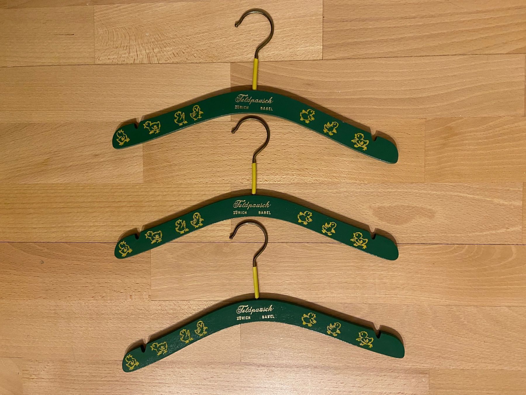 Appendiabiti: Kinderkleiderbügel Feldpausch 3 Stück – Usato da Muttenz venduto da bargain_hunter 1