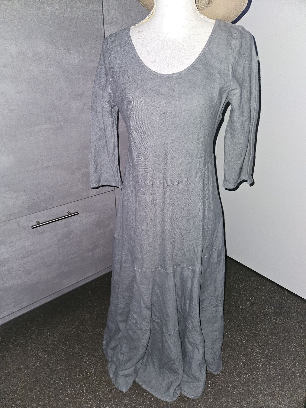 Kleider: Kleid Clemente Grösse 1 graphite 100% Leinen neu – Neu und originalverpackt aus Anwil von tamoos