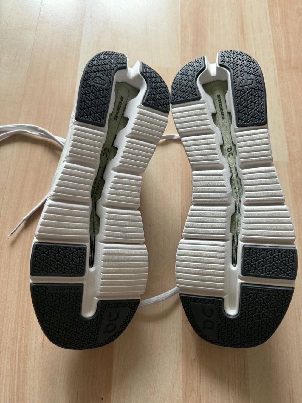 On Scarpe da donna: Schuhe – Nuovo (secondo la descrizione) da Dietikon venduto da myr_ym6j 3