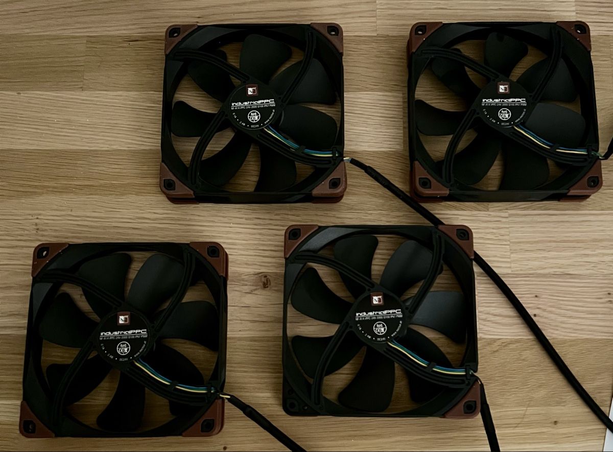 PC: 4 Stück Noctua NF-A14 IPPC-24V-2000 PC Ventilator – Usato da Hunzenschwil venduto da Madachica 1