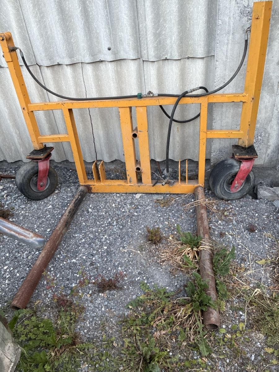 Tutte le macchine: Drehpunkt Silo Ballenwagen – Usato da Berschis venduto da 746383