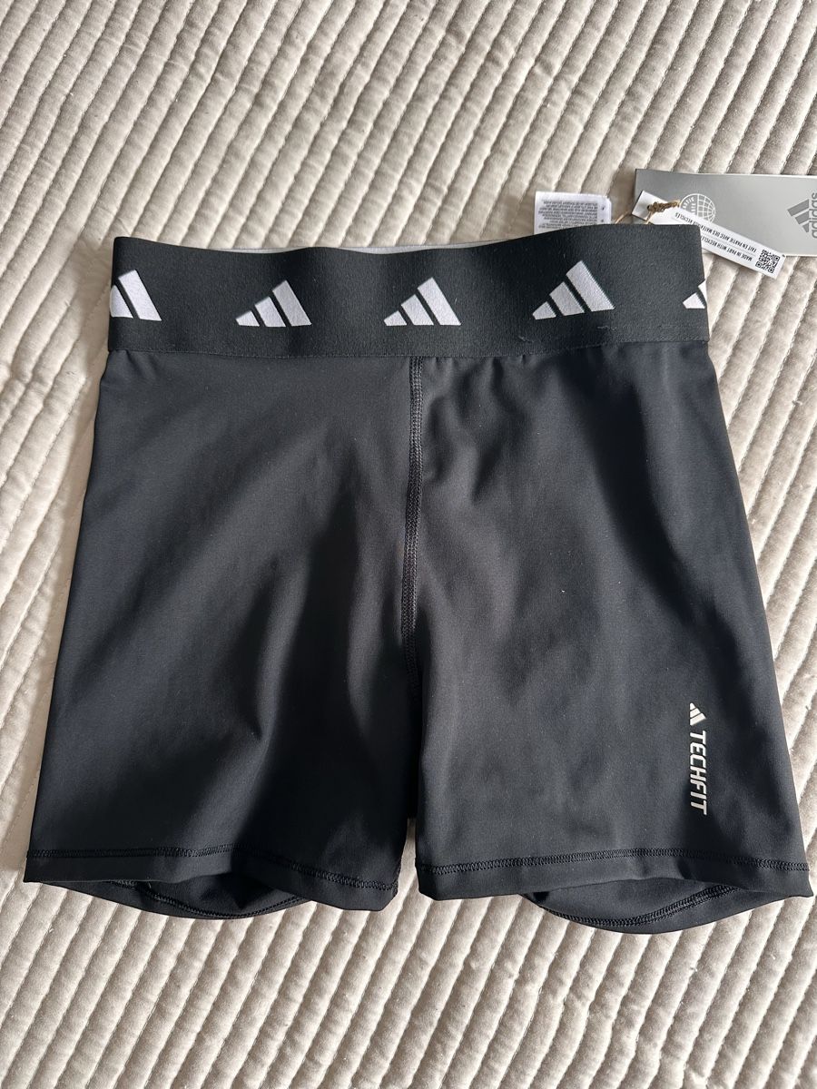 Calze & Collant: New Adidas shorts – Nuovo e nell'imballaggio originale da Zug venduto da A123R