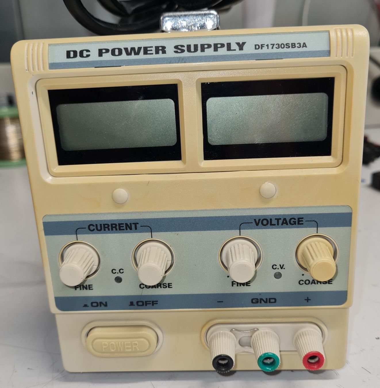 Elektrotechnik: Labornetzgerät DF1730SB3A, 0-30V, 0-3A – Gebraucht aus Horw von Arta20000