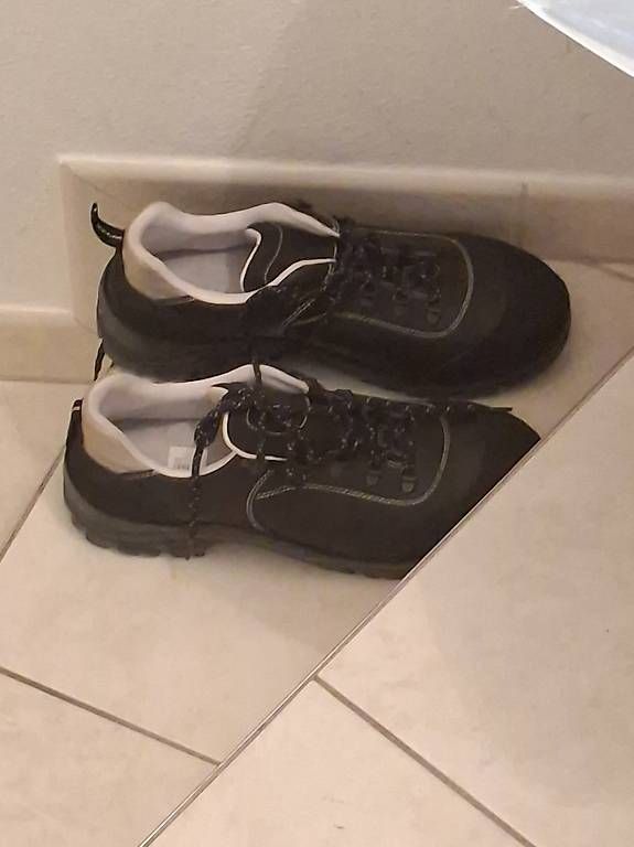 Scarpe da uomo: ARBEITSSCHUHE GRÖSSE 44 – Usato da Reinach BL venduto da KU5367
