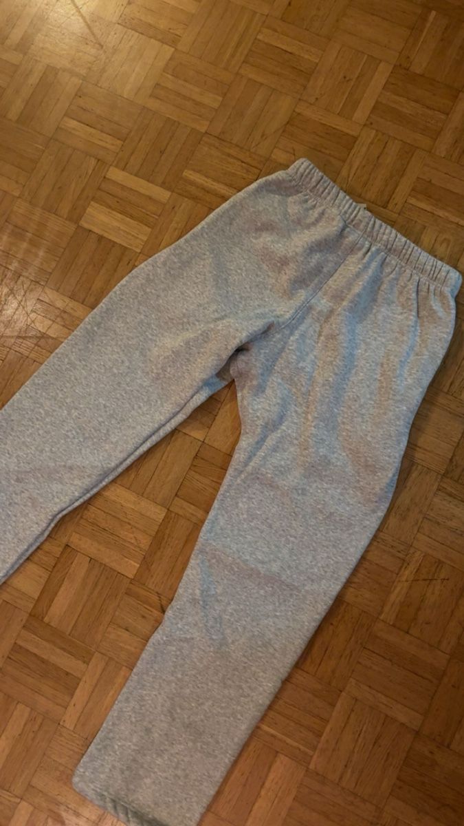 Hosen: Essentials Jogginghose Grau - Grösse M – Neu (gemäss Beschreibung) aus Wallisellen von ac.wa 2
