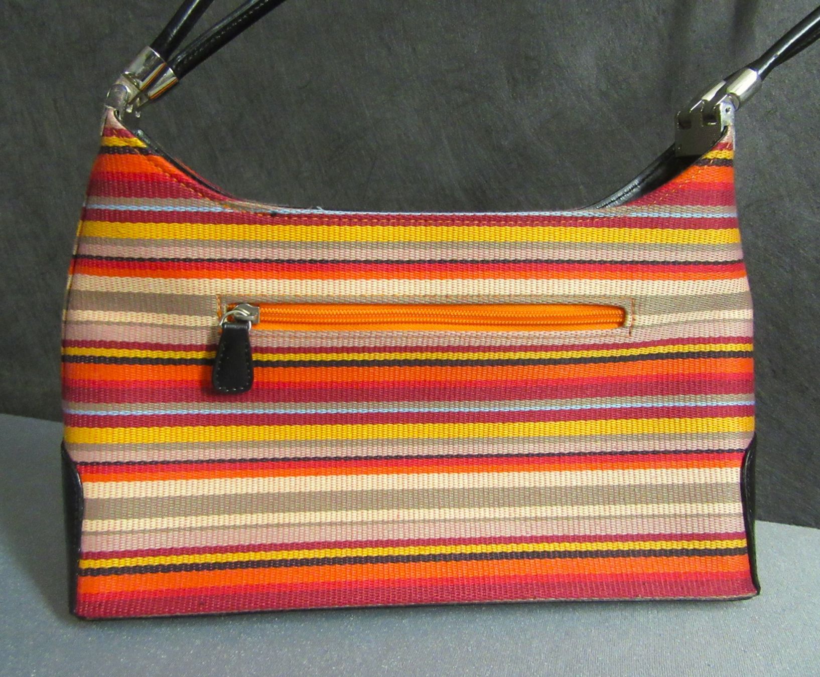 Borse da donna: schöne Handtasche bunt gestreift - ab CHF 5.00 – Usato da Auenstein venduto da Padabimbim 2