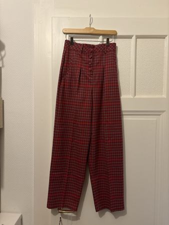 Pantalon à carreaux rouge taille 38 neuf