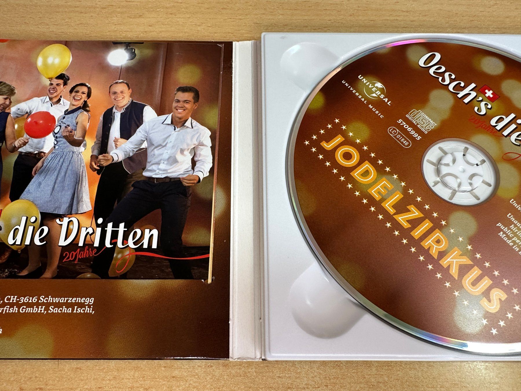 CD: K0 Oesch's die Dritten - Jodelzirkus – Usato da Rikon im Tösstal venduto da Alpenmutz 2