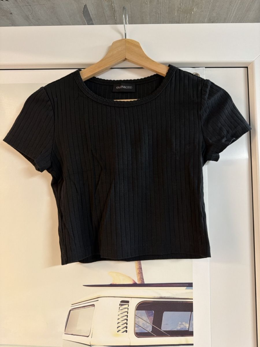 T-Shirts: T-Shirt Crop schwarz Grösse M  – Gebraucht aus Känerkinden von melbaumg