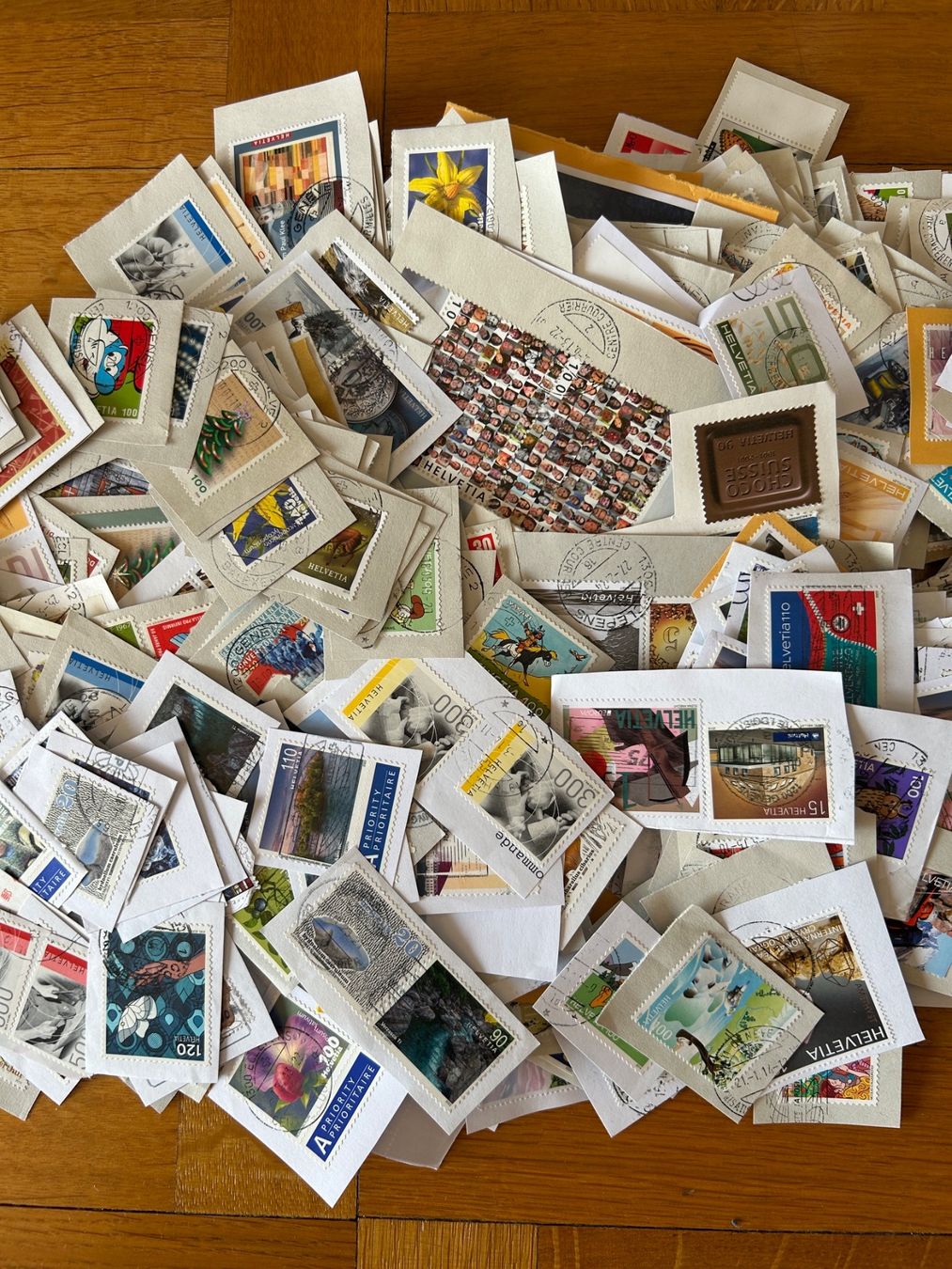 Alle Briefmarken: 1000 timbres suisses à décoller. – Gebraucht aus Genève von Sagarmatha 2
