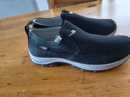 1 paire de souliers ,neuf,taille 43