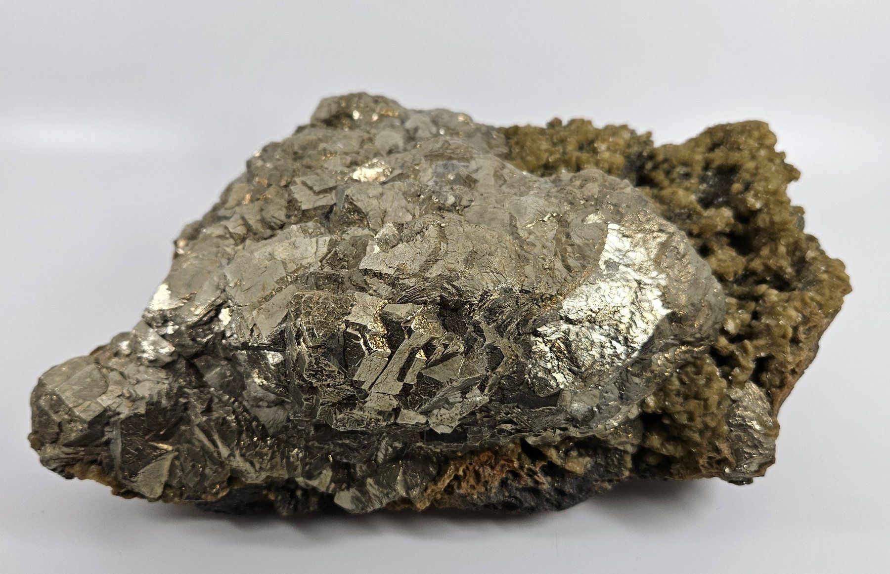 Minerali & Pietre curative: Grosse Pyrit-Stufe von Trepca, Kosovo – Usato da Uzwil venduto da Chobel1