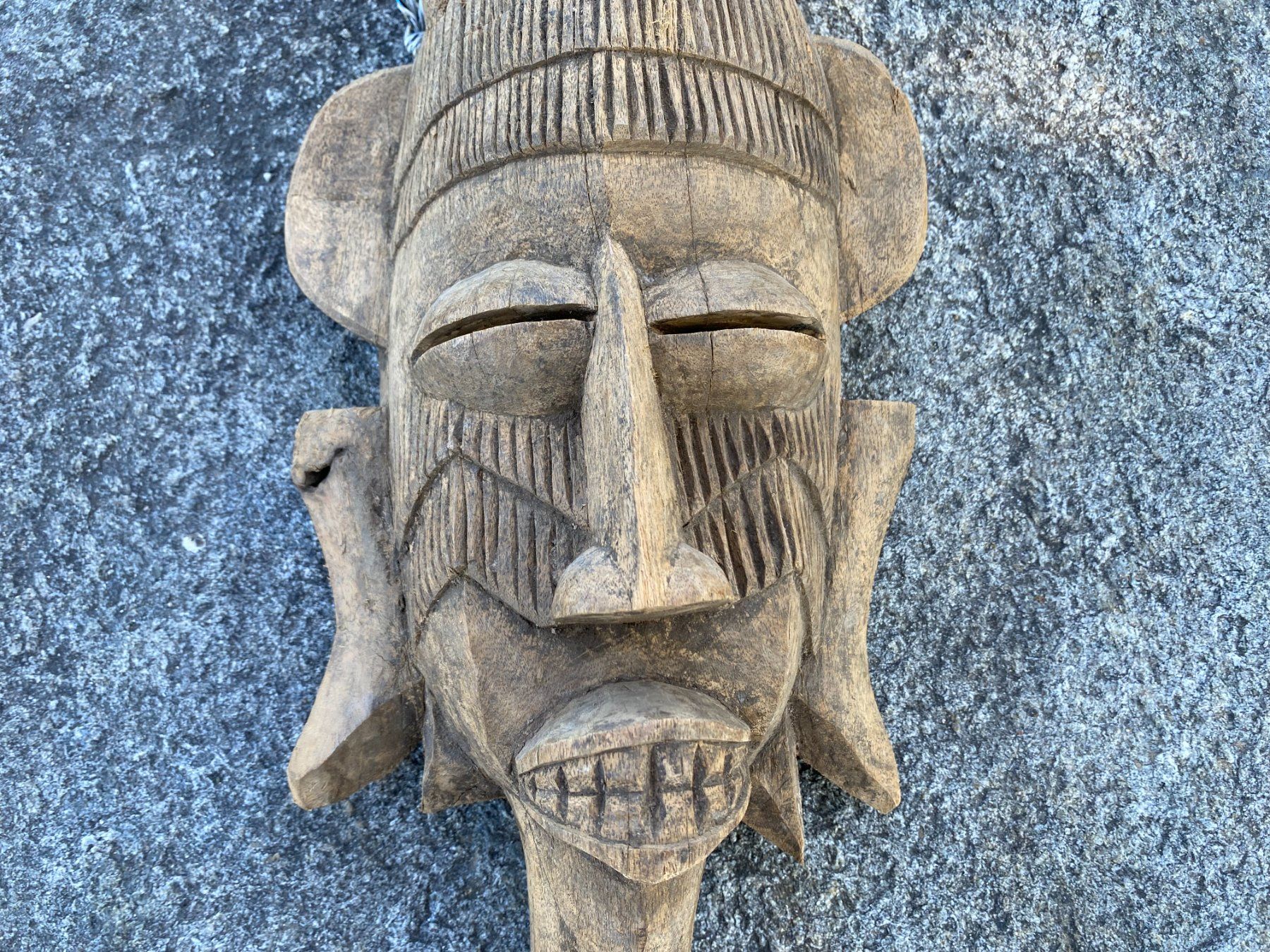 Internationale Kunst: Afrikanische Maske aus Holz 50x20x11cm – Gebraucht aus Vacallo von cri_229f 8
