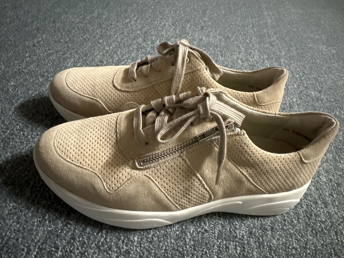 Scarpe da donna: Solidus Sneaker Kea beige Gr 6.5 neu – Nuovo e nell'imballaggio originale da Baltschieder venduto da YmroBe 1