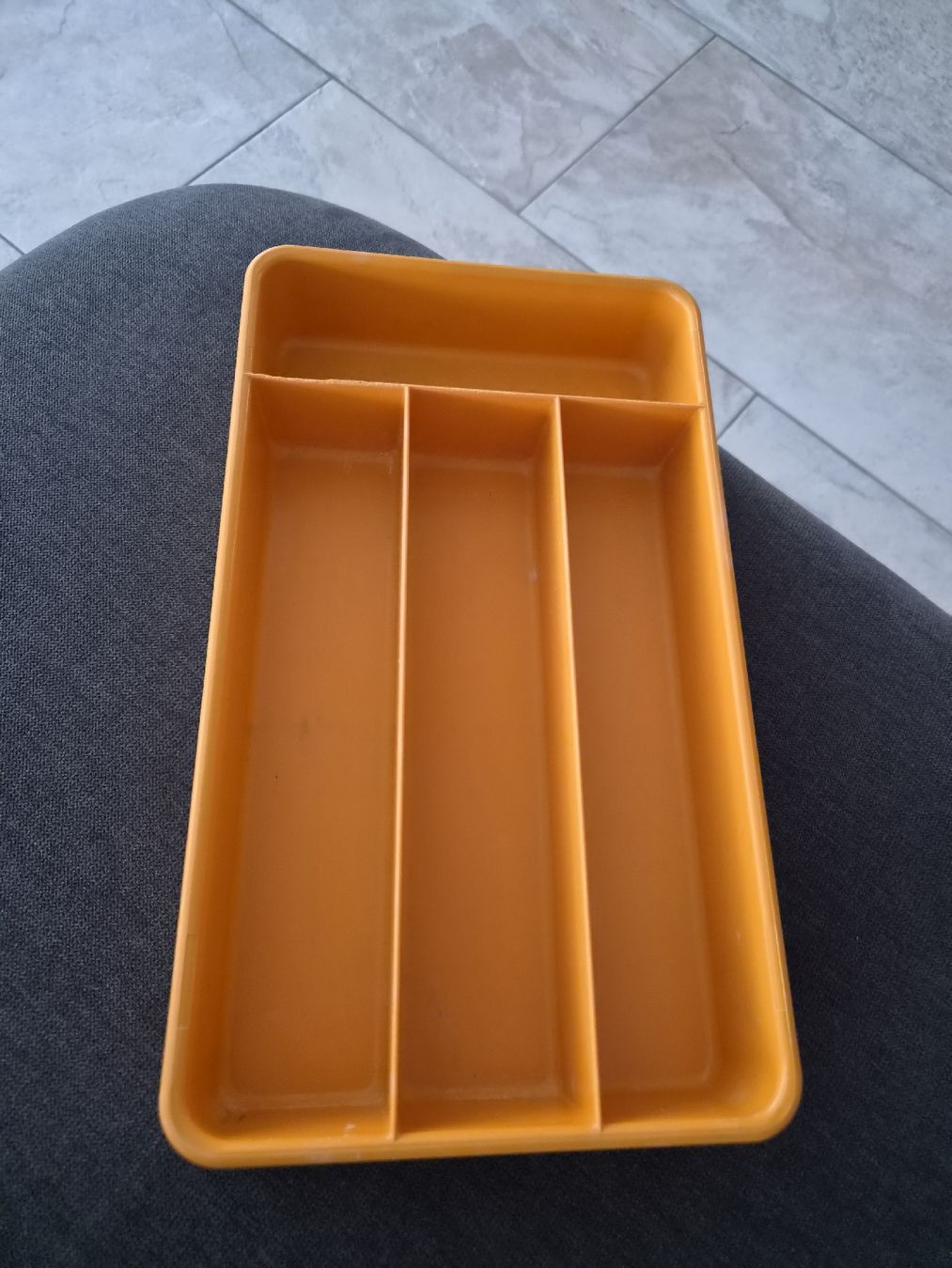 Contenitori & Simili: Oranger Besteckkasten mit 4 Fächern / 18,5 x 32cm – Usato da Niederrohrdorf venduto da Miripfiri 1