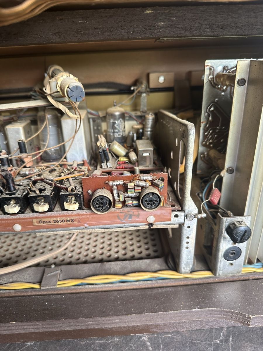 Telefunken Radio: Telefunken Opus Studio 2650 MX Stereo Röhrenradio – Difettoso da Effretikon venduto da MilosS 8