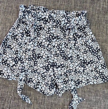 H&M Shorts, Blumemuster, Grösse 36, Sommer Look!
