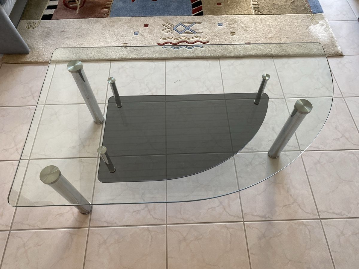 Tables: Salontisch Glas 110x 65x39 cm – D'occasion à Pfäffikon SZ par Anita8808