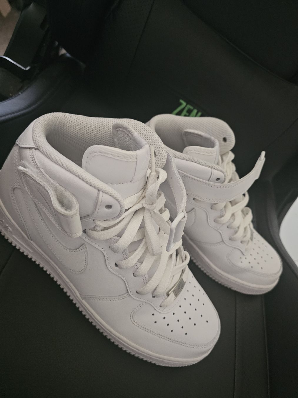 Nike Scarpe da uomo: Nike Air Force 1 High Weiss Gr. 42 – Nuovo (secondo la descrizione) da St.Gallen venduto da Labradoodle123 3
