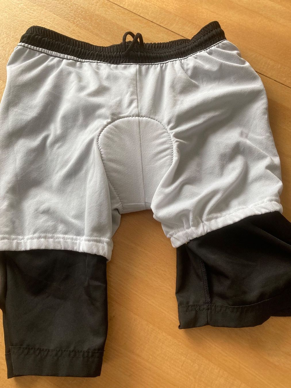 Canottiere & Pantaloni: Fahrrad Hose gepolstert – Usato da Egliswil venduto da Anitajo 2