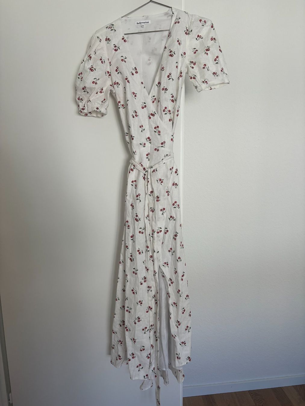 Reformation Kleider: Reformation Leinen-Wickelkleid - Grösse M – Gebraucht aus Bern von sfeuz