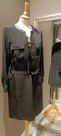 Max&Moi Seiden Kleid mit Leder Details